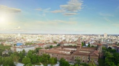 Panorama hava görüntüsü, ünlü İtalyan şehri Milan tarihi kalesi Sforza Kalesi üzerinde orta çağ güçlendirilmiş saray kalesi lüks ulusal tarihi miras kalesi