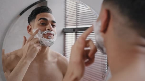 Arab Indian Bearded Man Naked Guy Looks Reflection Mirror Applies — Video