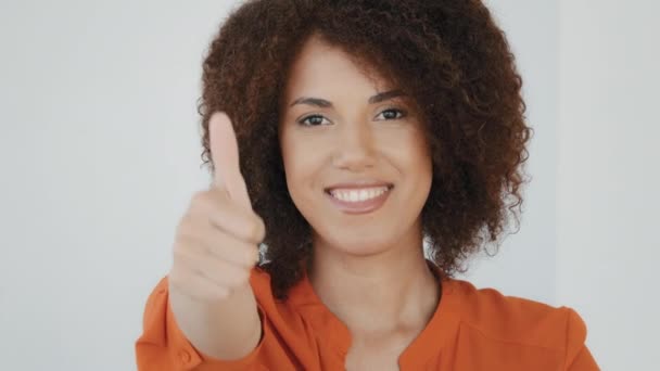 Portrait Curly Hair African American Woman Positive Biracial Model Girl — Stok video