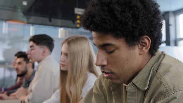 Close Diverse Group People Sitting Row Students Classmates Sitts Classroom — Stockvideo