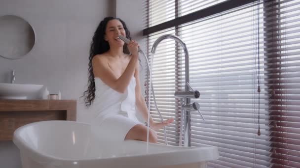 Excited Joyful Funny Young Woman Towel Sitting Bathroom Emotionally Sings — Vídeo de Stock