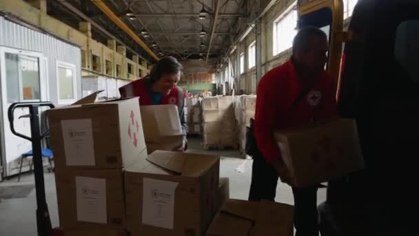 Kharkiv Kharkov Region Rogan Ukraine 2022 Volunteers Activists Red Cross — Stok Video