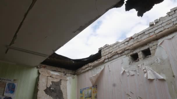 Kharkiv Kharkov Region Rogan Ukraine 2022 Roof Collapsed Destroyed School — Vídeos de Stock