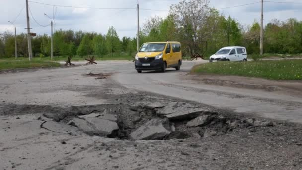 Kharkiv Região Kharkov Rogan Ucrânia 2022 Estrada Arruinada Quebrada Após — Vídeo de Stock