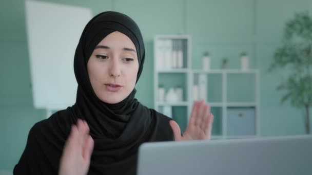 Talking Muslim Islamic Woman Communicating Video Call Explain Ethnic Arabian — Stockvideo