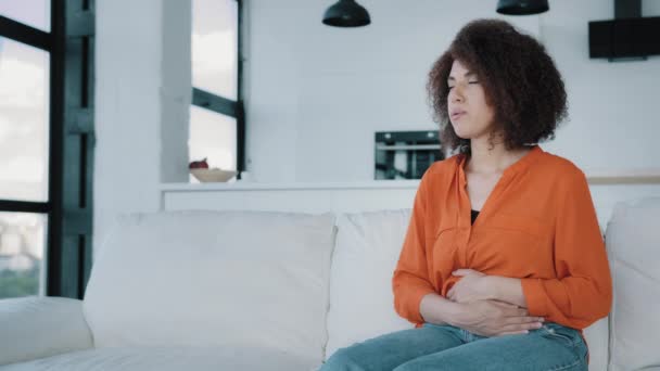 Sad African Woman Home Curly Hair Ill Girl Sitting Sofa — Αρχείο Βίντεο