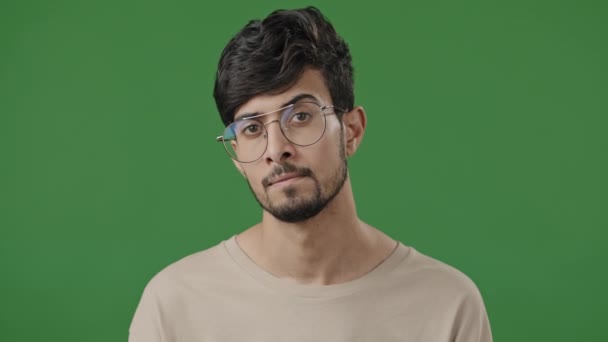 Mutlu Insan Yüzü Portresi Arap Yakışıklı Yakışıklı Adam Gülümseyen Kameraman — Stok video