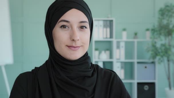 Portrait Arab Girl Islamic Muslim Woman Wearing Black Hijab Office — Αρχείο Βίντεο