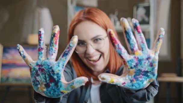 Close Happy Funy Woman Red Hair Painter Girl Artist Glasses — Stok video