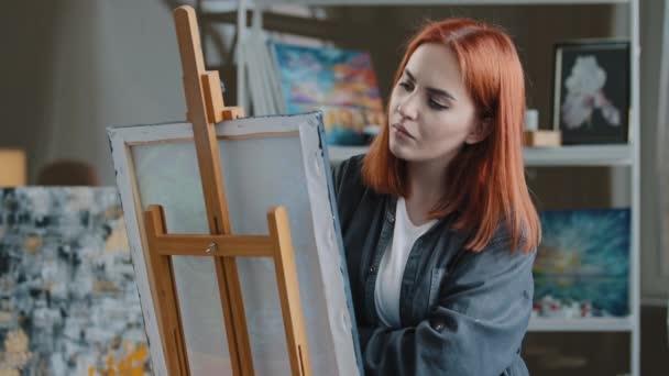Portrait Pensive Red Haired Caucasian Woman Paints Room Thinking Idea — 비디오