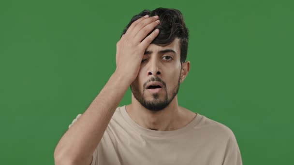 Mężczyzna Portret Arabski Indyjski Rozczarowany Facet Zdenerwowany Stresujący Człowiek Stać — Wideo stockowe