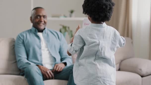 African American Man Sitting Sofa Room Accepting Congratulations Caring Daughter — Αρχείο Βίντεο
