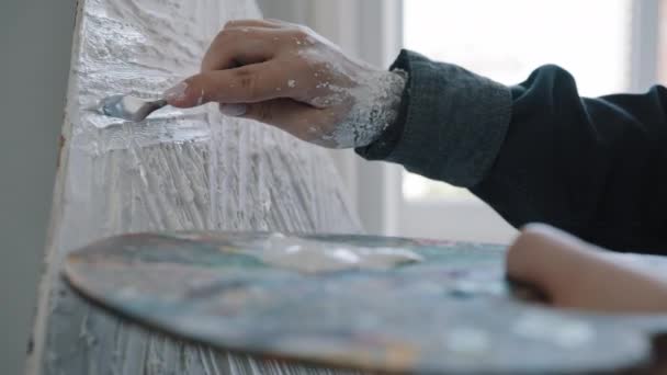 Close Weibliche Hände Unkenntlich Künstlerin Malerin Studentin Lehrer Der Kunstuniversität — Stockvideo
