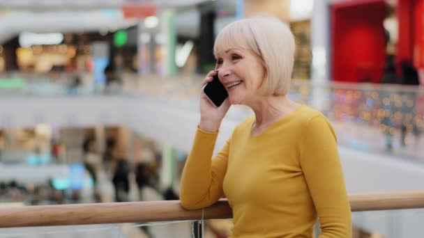 Mature Happy Woman Speaks Friendly Phone Answers Call Communicates Family — Vídeo de Stock