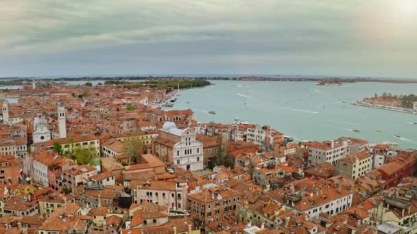 Aerial View Beautiful Old Historic City Bank Wide Water Channel — Stockvideo
