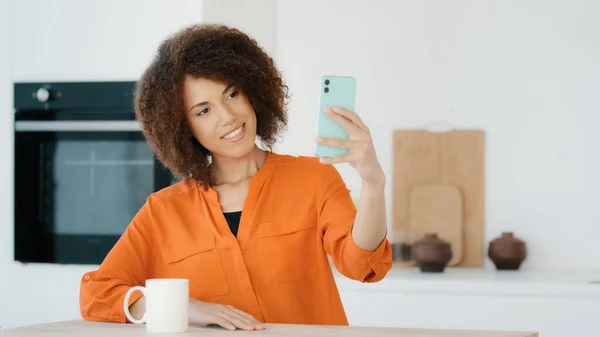 African Millennial Woman Curly Hair Girl Orange Blouse Female Vlogger — Foto Stock