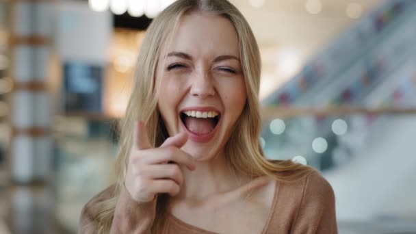 Attractive Caucasian Girl Long Blonde Hair Points Fingers Camera Smiles — Vídeos de Stock