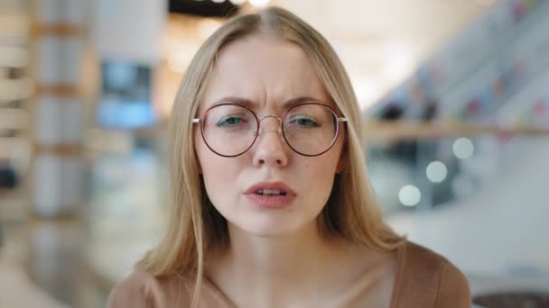 Close Female Amazing Face Portrait Emotional Confused Girl Surprised Opening — Stock video