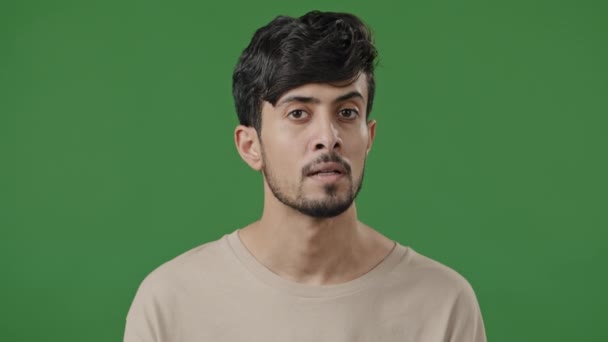 Арабський Молодий Чоловік Який Розмахує Головою Схвалюючи Ізпанічний Латин Впевнений — стокове відео