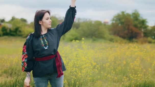 Trendy Brunette Girl Stand Field Blow Black Colorful Traditional Patterned — Stock video