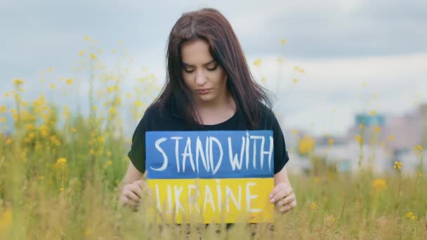 Sad Female Ukrainian Girl Migrant Woman Upset Lady Posing Field — 图库视频影像