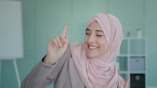 Portrait Islamic Happy Girl Wearing Hijab Muslim Cheerful Woman Dancing — Stock Video