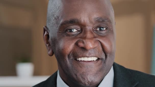 Close Happy Male Face 60S Businessman Elderly African American Man — 图库视频影像
