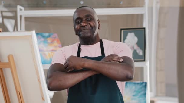 Portrait Close Male Happy Old 50S Painter Art Teacher African — Stockvideo