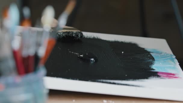 Close Black Liquid Paint Oil Pouring Canvas Unrecognizable Woman Smearing — Stockvideo