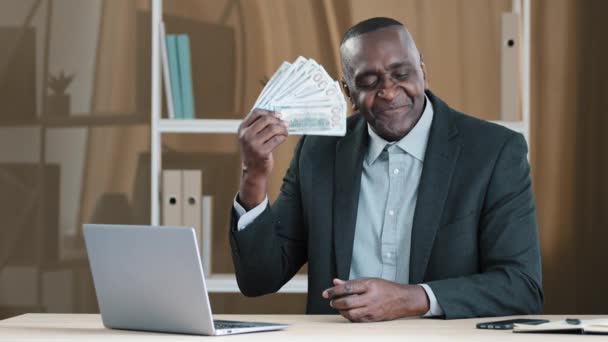 Old Mature African Businessman 60S Worker Banker Banking Agent Senior — Stock Video
