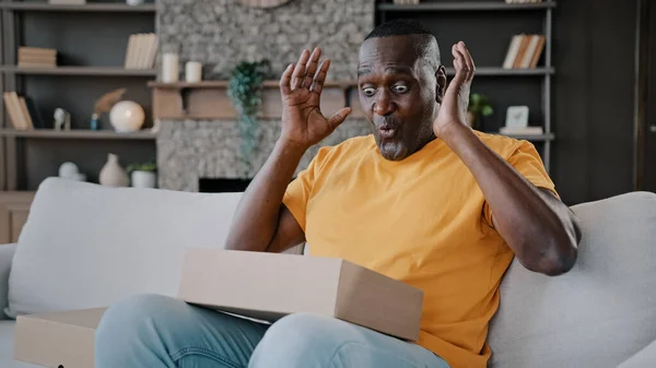 Surprised African Adult Man Unpack Parcel Box American Bachelor Homeowner — Stock fotografie