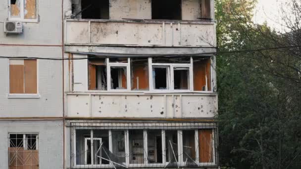 Kharkiv Kharkov Ουκρανία 2022 Καμένα Κατεστραμμένα Μπαλκόνια Σπασμένα Παράθυρα Κτίριο — Αρχείο Βίντεο