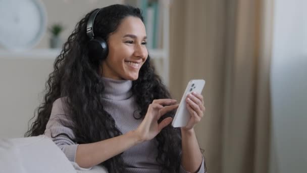 Portrait Young Active Hispanic Woman Resting Couch Home Arabian Cheerful — Vídeo de Stock