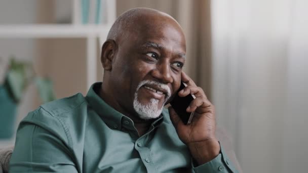 African American Adult Older Man Answering Phone Call Receive Good — Vídeo de stock