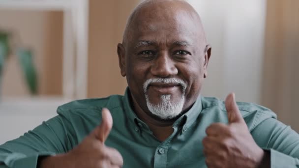 Portrait Happy Elderly African American Man Smiling Old Senior Putting — Video Stock