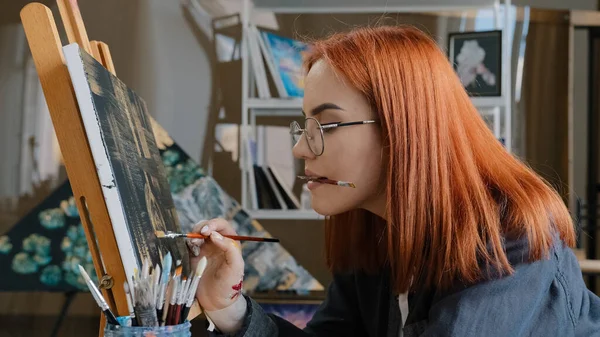 Inspired Funny Focused Artist Woman Red Hair Girl Painter Wears — Fotografia de Stock