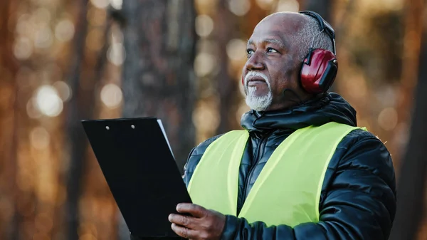 Close African American Male Professional Foreman Forestry Engineer Standing Outdoors — 图库照片