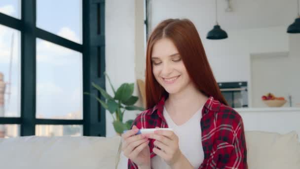 Happy Future Mother Pregnant Caucasian Girl Redhead Woman Looks Positive — Stock videók