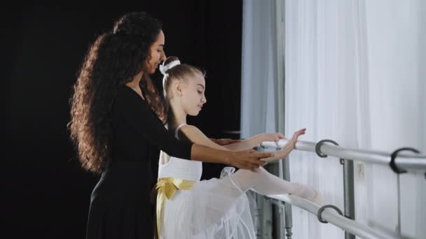 Teen Girl Child Teenager Ballerina Tutu Has Advice Woman Coach — Stok video