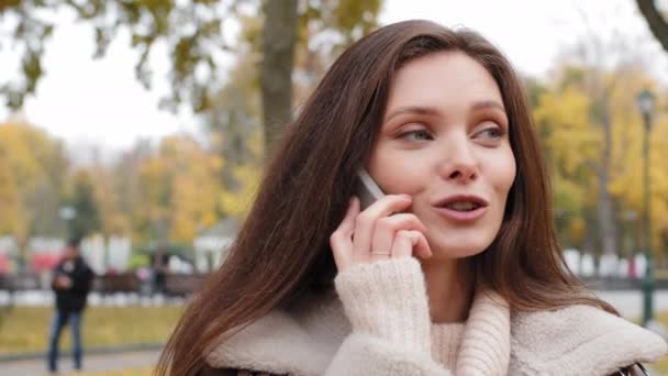 Happy Smiling Caucasian Woman Student Brunette Girl Consultant Stand Autumn — Stockvideo