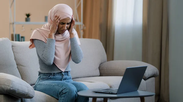 Muslim Islamic Arabian Woman Pink Hijab Sitting Sofa Working Using — Zdjęcie stockowe