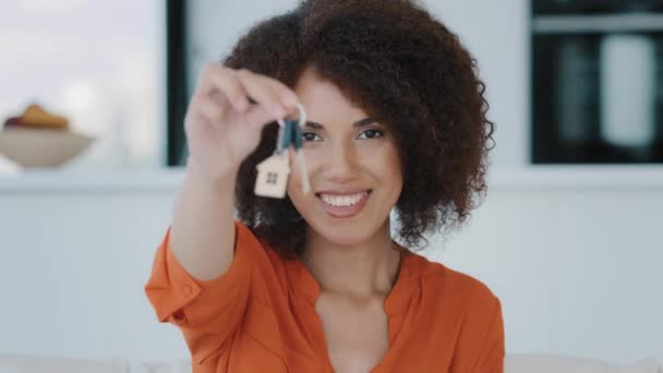 Portrait African Exited Woman Looks Camera Showing Bunch Keys Celebrates — Vídeos de Stock