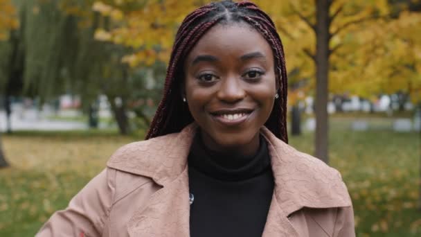 Smiling Happy Young African American Woman Looking Camera Showing Thumbs — Vídeo de stock