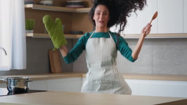 Playful Comical Woman Arabian Girl Suddenly Appears Jump Kitchen Surprise — Videoclip de stoc
