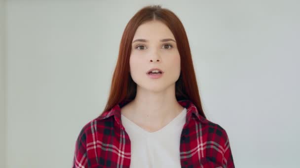 Surprised Ginger Girl Student Teenager Feel Good Shock Admiration Female — Αρχείο Βίντεο