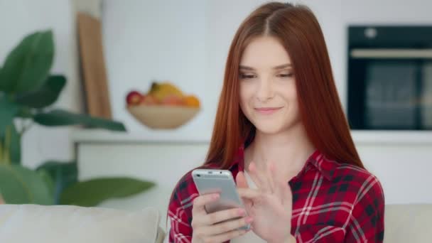 Amazed Young User Girl Ginger Student Schoolgirl Teenager Use Mobile — стоковое видео