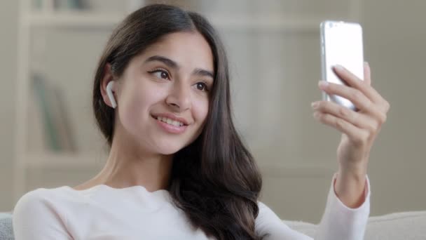 Female Blogger Arabic Young Girl Beautiful Pretty Woman Influencer Wireless — Vídeo de stock