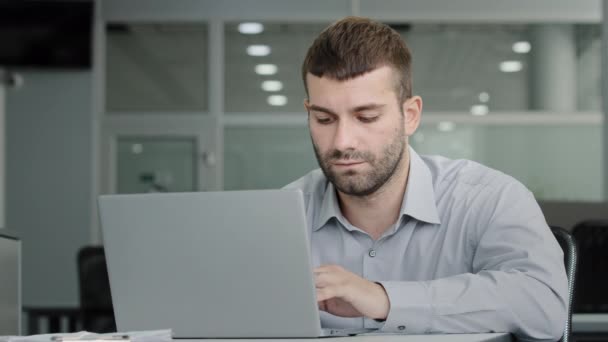 Serious Focused Executive Businessman Working Laptop Communicating Colleague Video Call — Vídeos de Stock