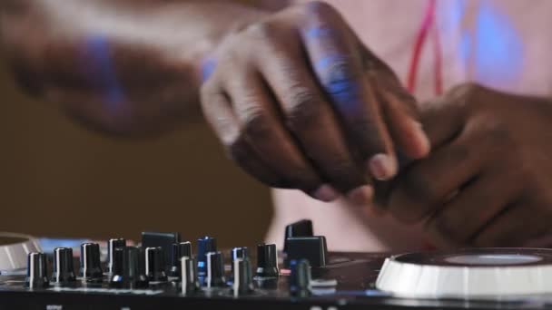 Unrecognizable African American Male Man Professional Musician Sound Engineer Headphones — Vídeo de Stock
