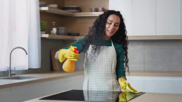 Happy Young Housewife Arabian Woman Domestic Cleaner Maid Yellow Gloves — Stockvideo